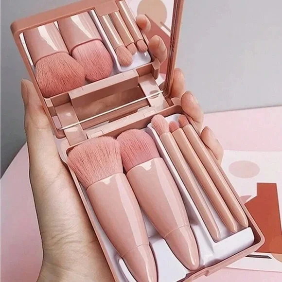 NEW Travel Makeup Brush Set in Pink Case - Picture 1 of 3
